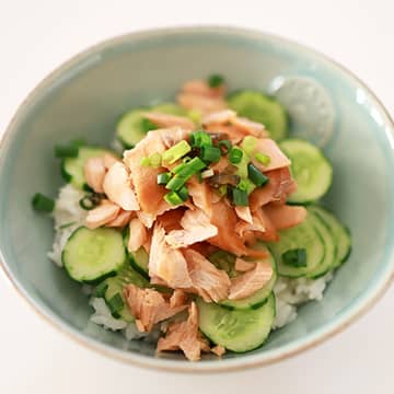 レシピ画像-秋鮭とキュウリのさっぱりどんぶり